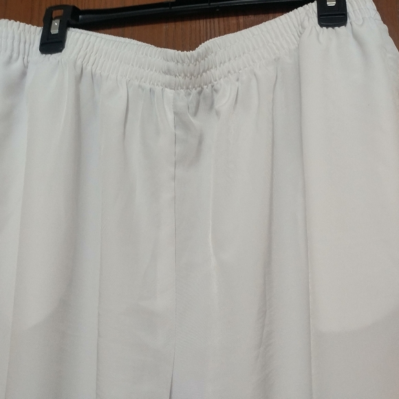 Silky white pants (szXL) - Picture 3 of 3